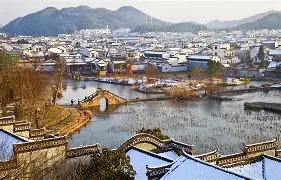 关于徽州黑豹队对阵江汉鲸鲨队，足球季后赛火力全开，门将神扑救主——全面提速抢占先机的信息