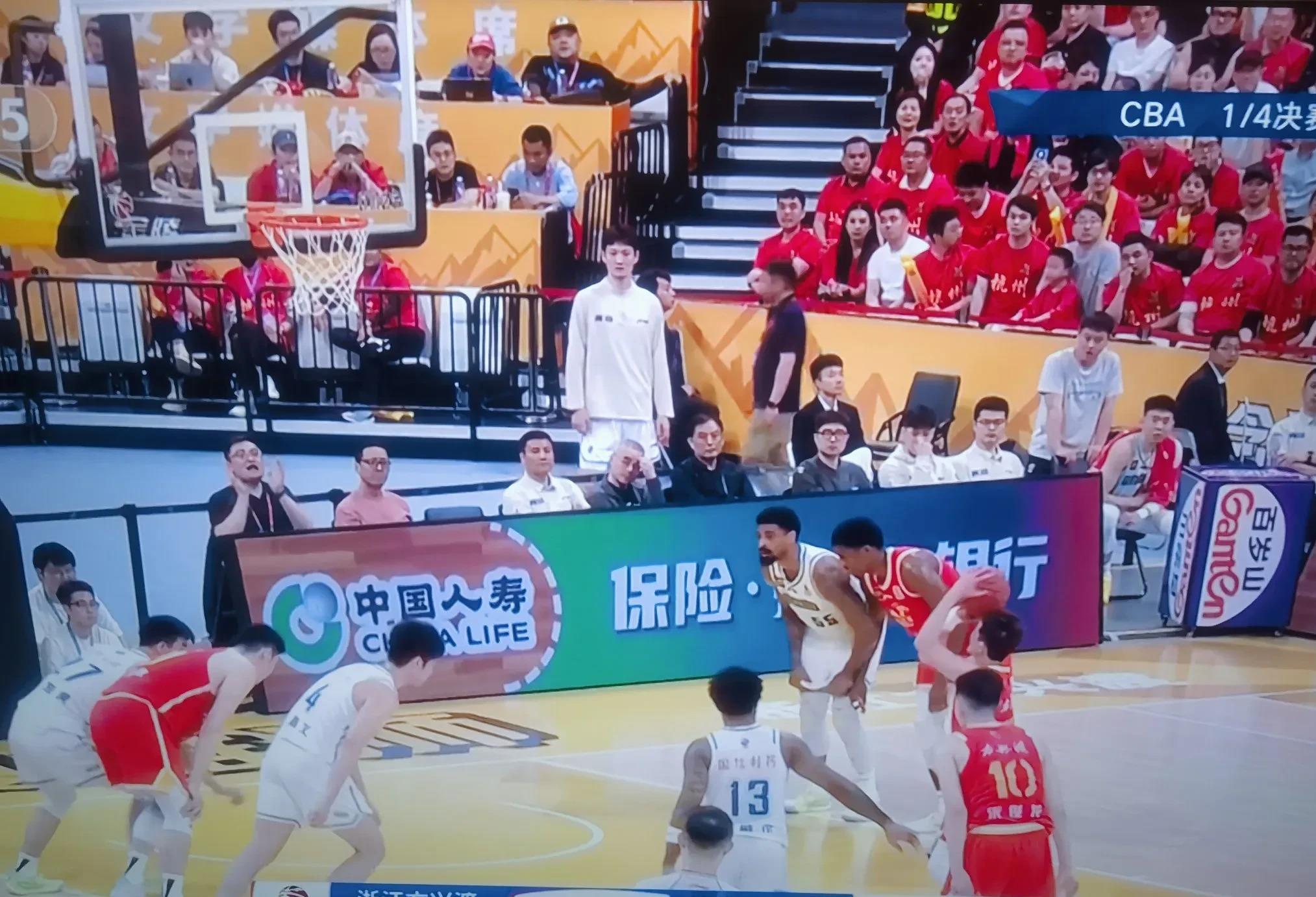 九游体育官网 - 关键时刻CBA常规赛焦点战，费城76人战术微调，质疑声仍在，控场能力受关注