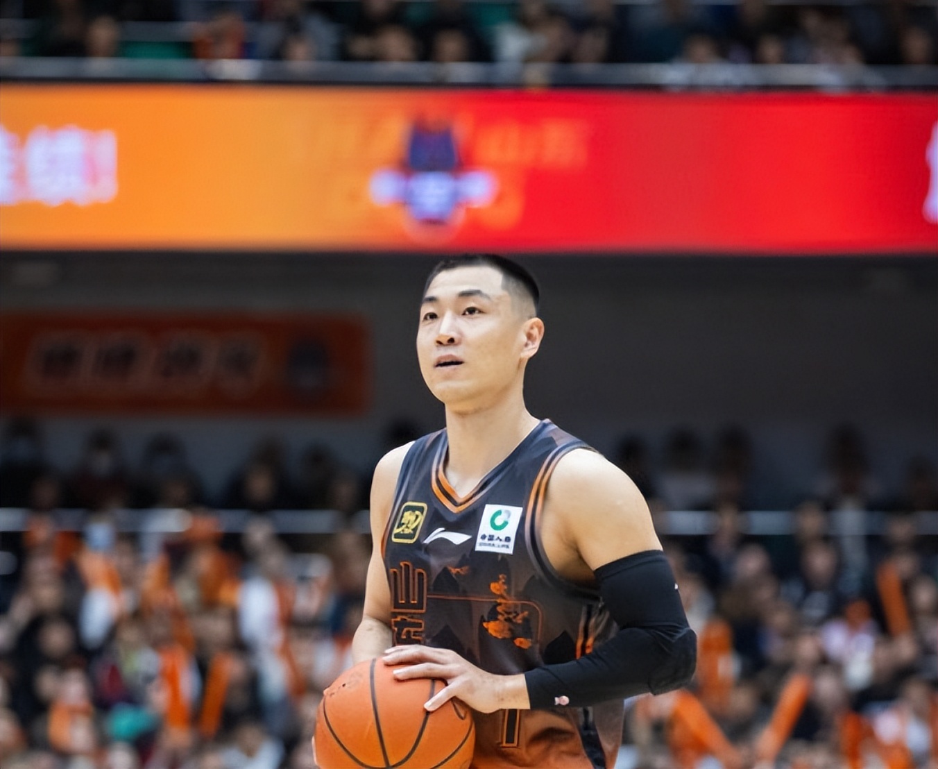 关键时刻CBA常规赛焦点战,费城76人战术微调,质疑声仍在,控场能力受关注 关键时刻CBA常规赛焦点战,费城76人战术微调,质疑声仍在,控场能力受关注