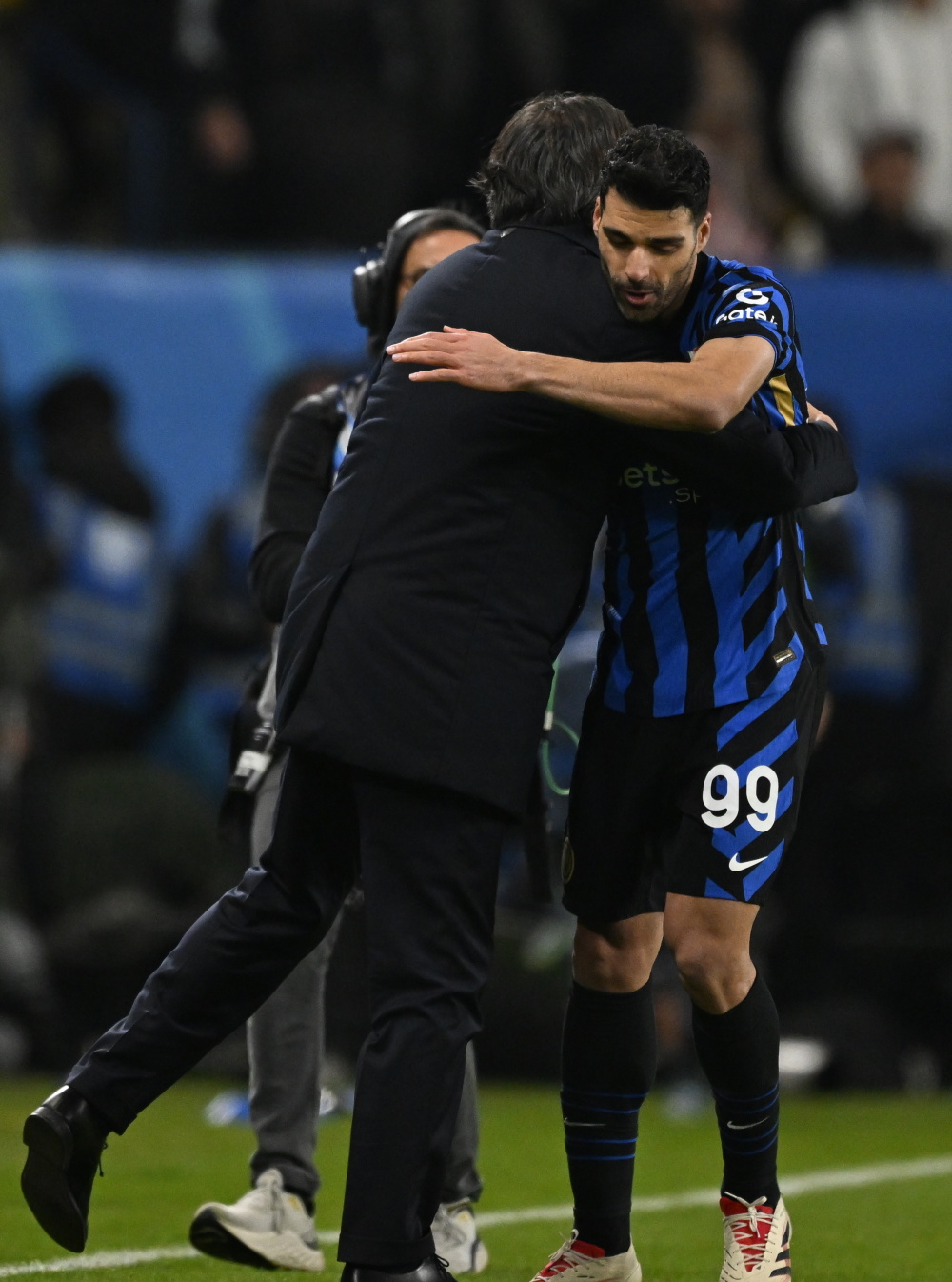 集结日国王杯焦点战;AC米兰复出首秀;质疑声仍在;高层口径保持一致 集结日国王杯焦点战;AC米兰复出首秀;质疑声仍在;高层口径保持一致