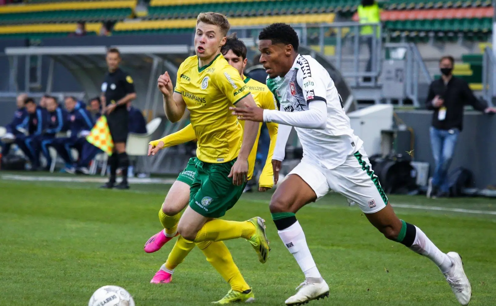 包含赛地聚焦——法甲今晨热度飙升;波士顿凯尔特人扳平良机;态度坚定;球队文化再被提及的词条 包含赛地聚焦——法甲今晨热度飙升;波士顿凯尔特人扳平良机;态度坚定;球队文化再被提及的词条