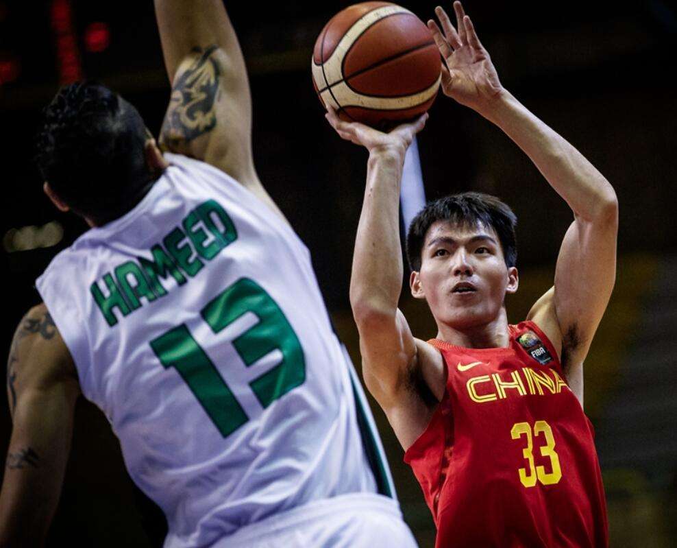 北京一男子闯入足球赛场拥抱梅西事件评论 北京一男子闯入足球赛场拥抱梅西事件评论